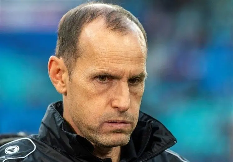 کمبود خمیر دندان و کرِم پوست، باعث محرومیت سرمربی آگزبورگ شد!