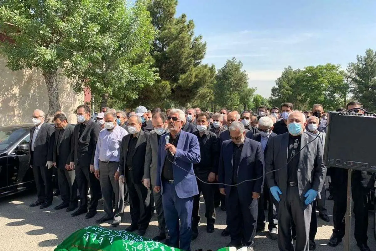 (عکس) حضور ظریف در مراسم تشییع کاظمپور اردبیلی