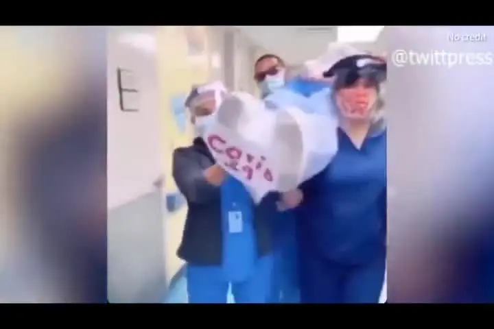 (ویدئو) جنجال به خاطر رقص با جسد یک بیمار کرونایی!