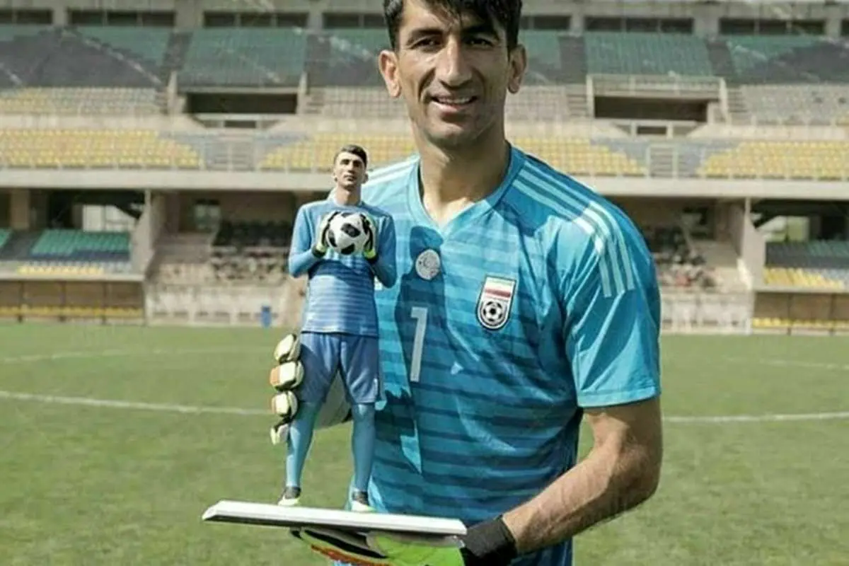 (عکس) تصویری جالب از بیرانوند و مجسمهاش
