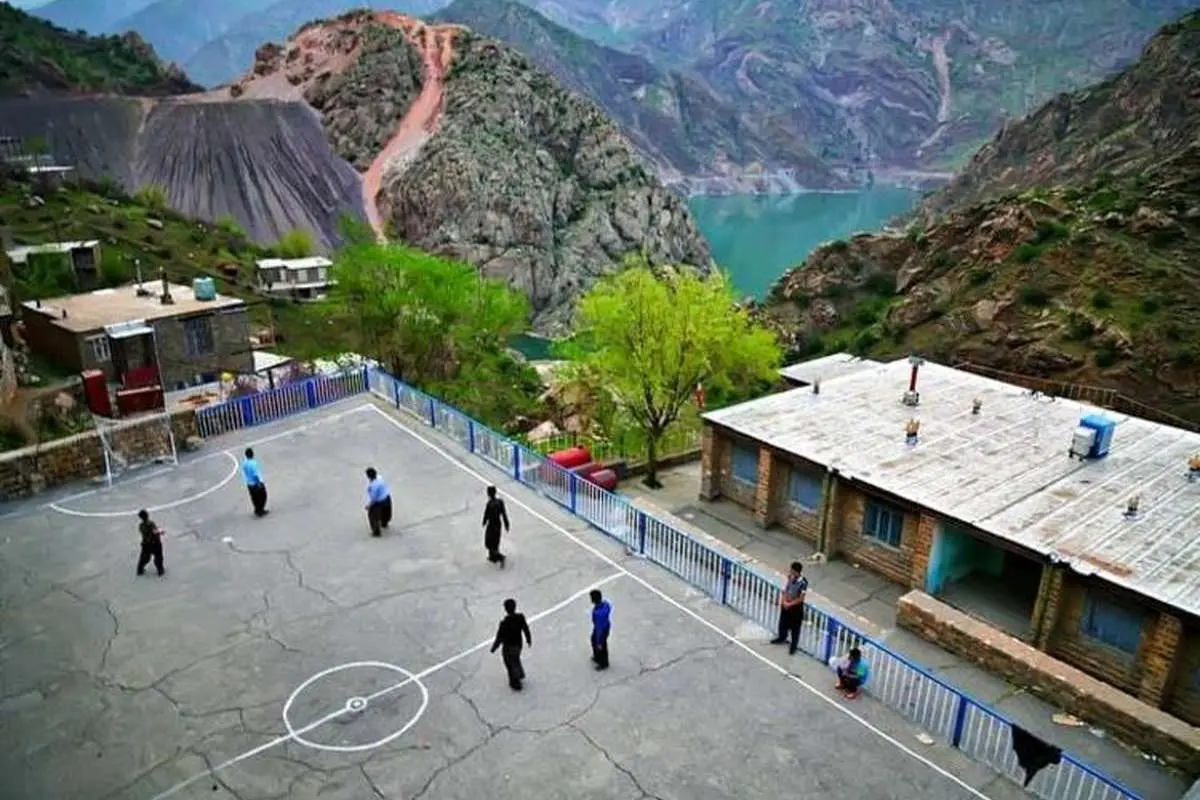 (عکس) زمین فوتبالی بر فراز کوه‌ها