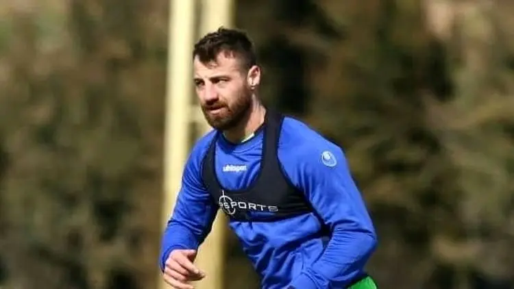 مدافع  استقلال جدا شد