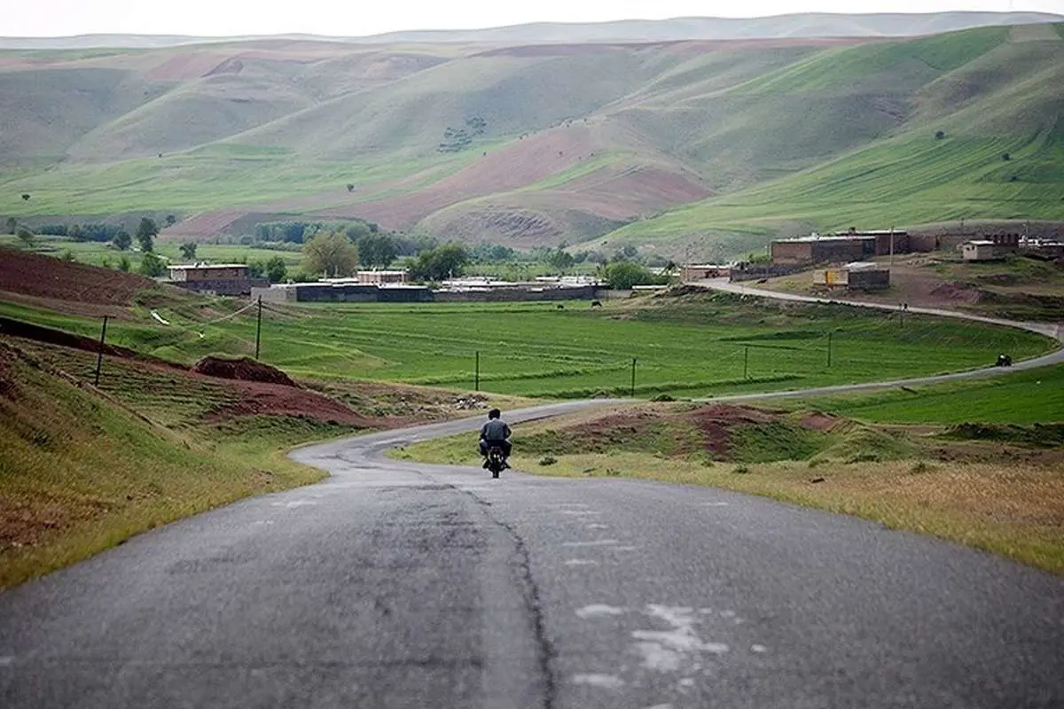 (تصاویر) معلم فداکار روستای میرمینگه