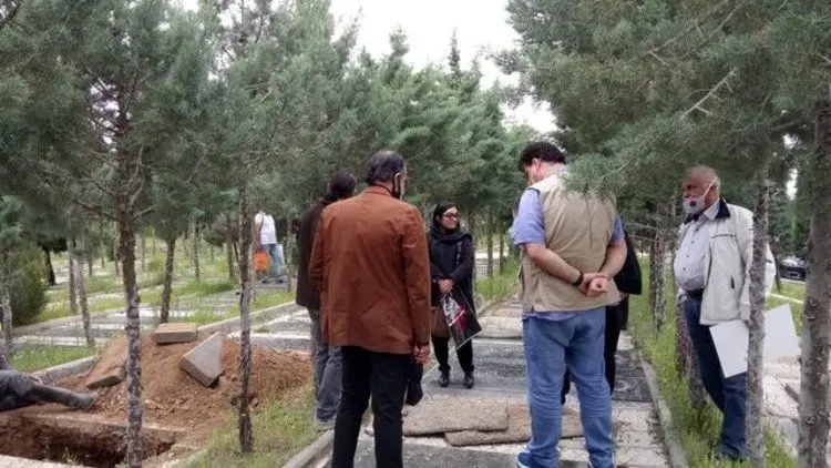 (تصاویر) پیکر «نجف دریابندری» زیر باران آرام گرفت
