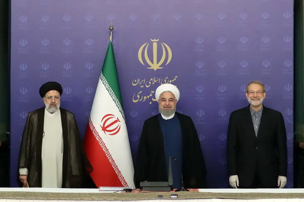آخرین عکس لاریجانی با روحانی و رئیسی در جایگاه رئیس مجلس