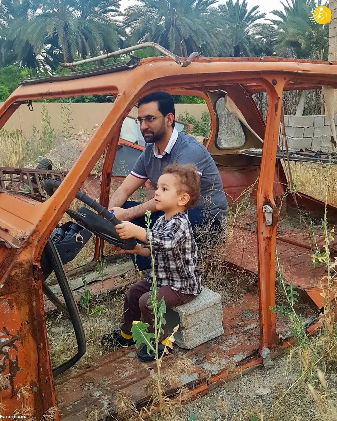 (تصویر) آذری جهرمی با فرزندش سوار ماشین پرخاطره‌