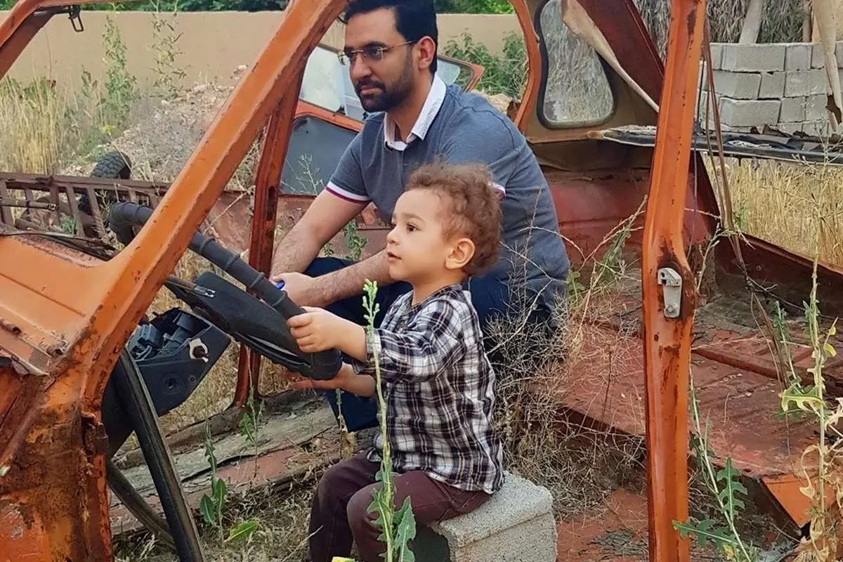 (تصویر) آذری جهرمی با فرزندش سوار ماشین پرخاطره