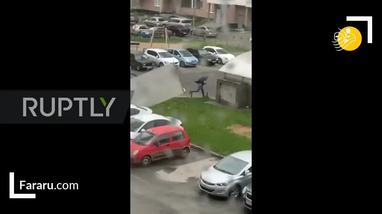 (ویدئو) پرتاب مرد روسی بر اثر باد شدید
