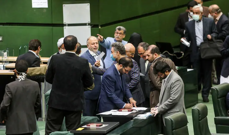 بی‌نظمی در صحن مجلس؛ تقوی: آقایان سرجایتان بنشینید