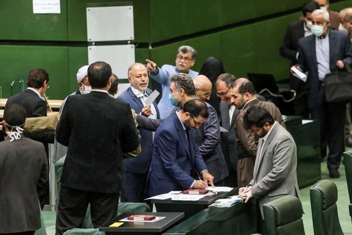 بینظمی در صحن مجلس؛ تقوی: آقایان سرجایتان بنشینید