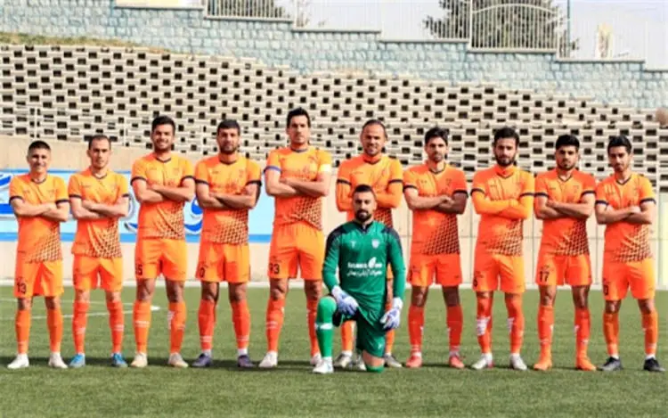 یک تیم 12 بازیکن کرونایی دارد!