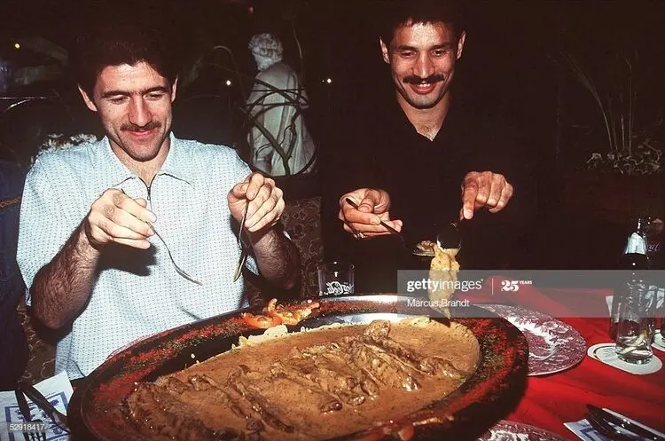 عکس قدیمی دایی و باقری وقتی هنوز شلوار پارچه‌ای مد بود!