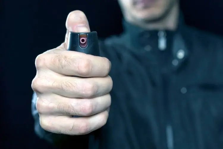 مجازات حمل و نگهداری اسپری فلفل و شوکر چیست؟