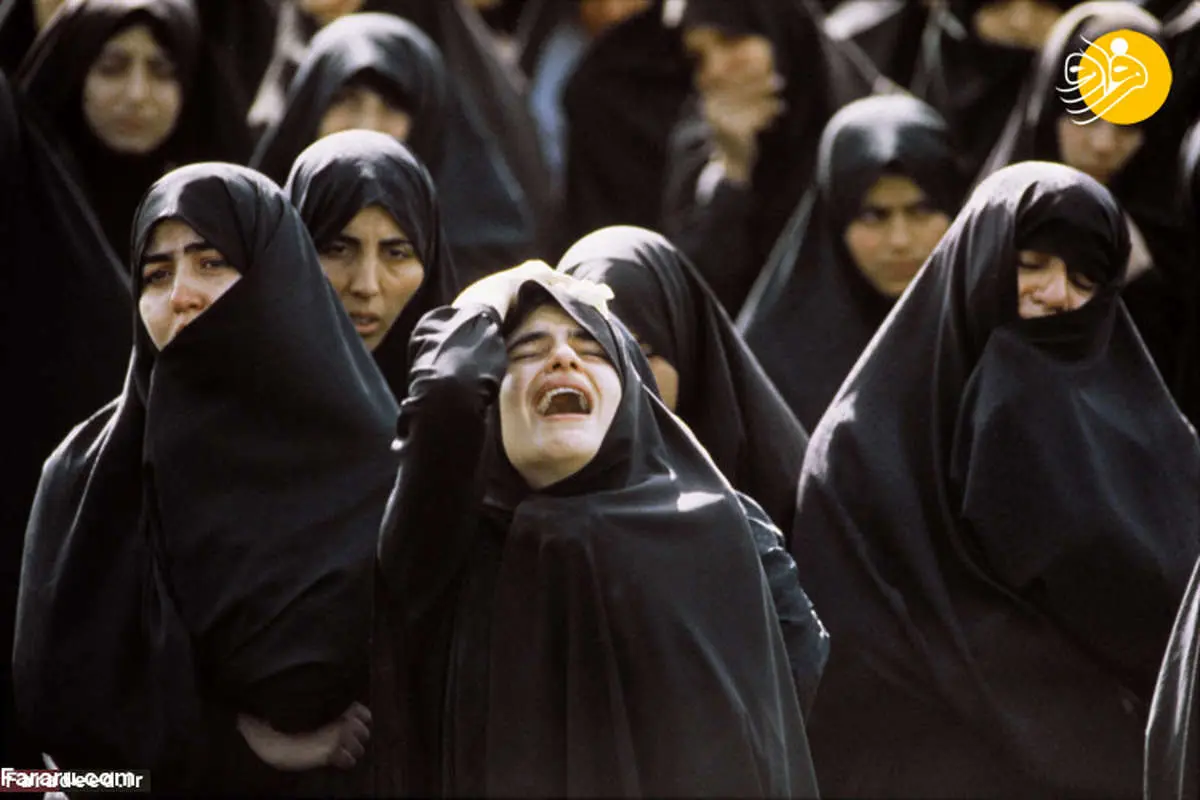تصاویر کمتر دیده شده از مراسم خاکسپاری امام(ره)