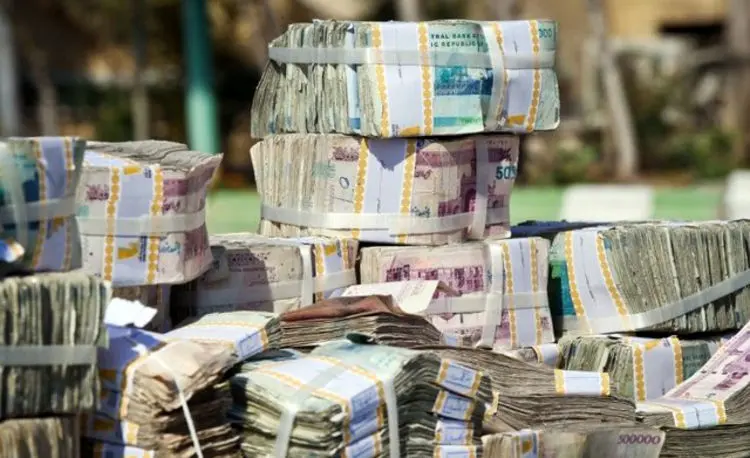 نقدینگی از ۲۴۰۰ هزار میلیارد گذشت