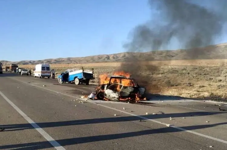 سوختن 7نفر در تصادف پیکان و نیسان در جاده فارس