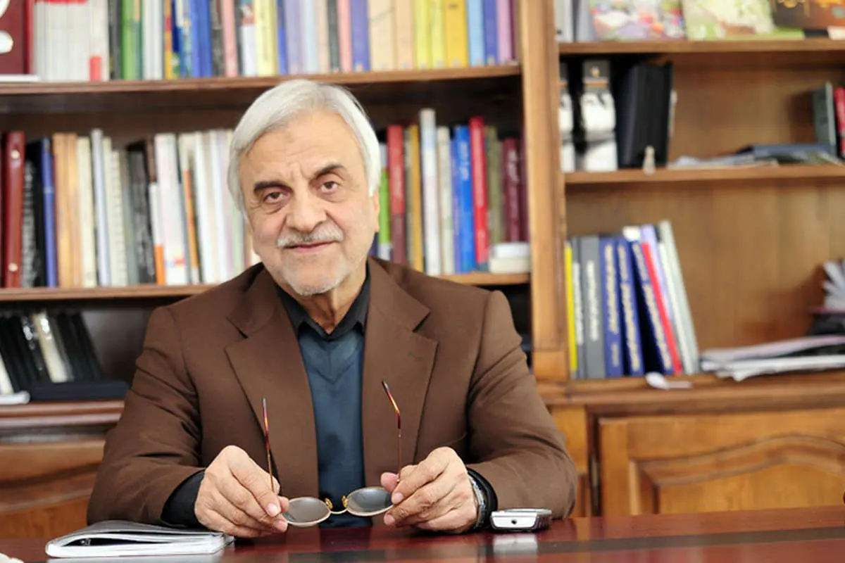 هاشمیطبا: احمدینژاد فکر میکند عیسی مسیح است!