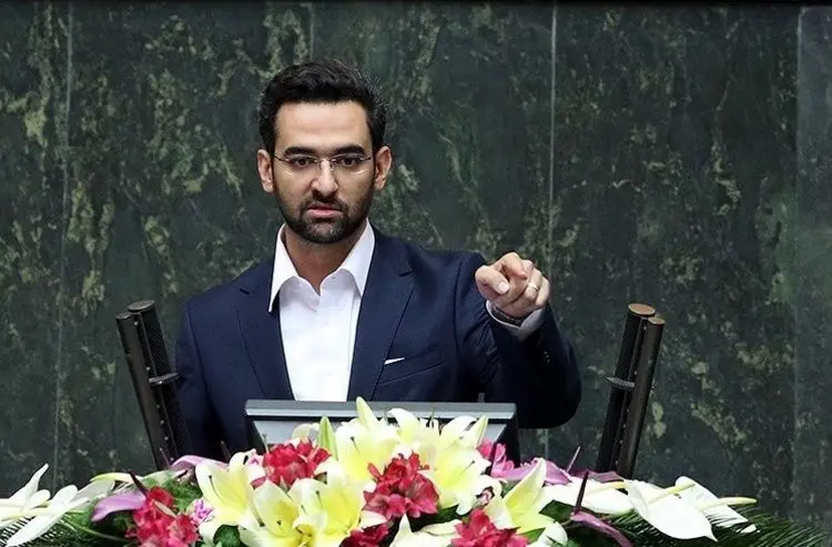 گلایه آذری جهرمی از فیلتر شبکه‌های اجتماعی