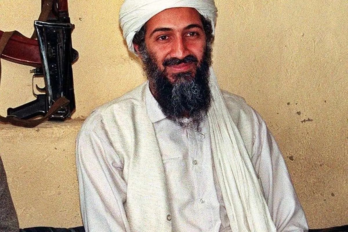 (عکس) چهره اسامه بن‌لادن در بین تماشاگران لیگ برتر انگلیس