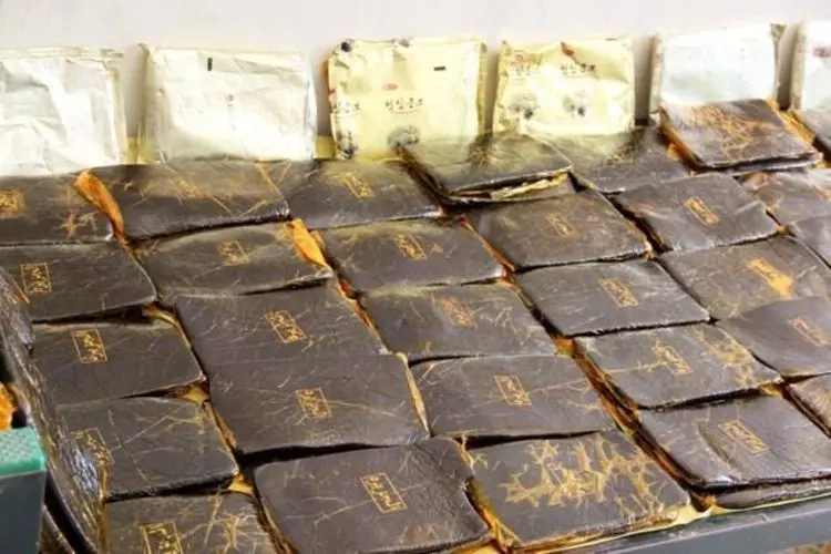 کشف ۱۱۲ کیلو تریاک از اتوبوسی در نایین اصفهان