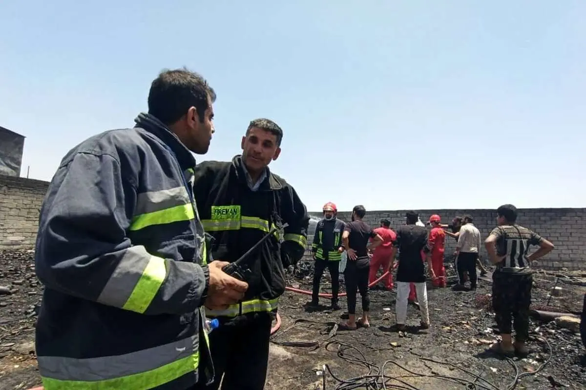 (تصاویر) آتشسوزی در انبار ضایعات در اهواز