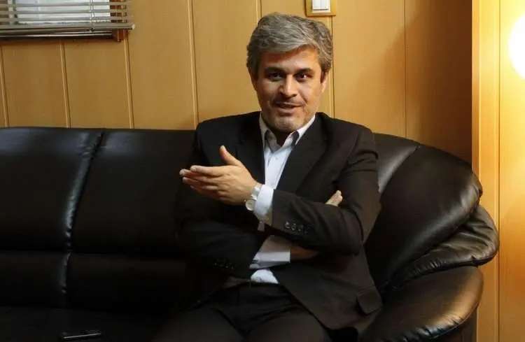 تاج گردون: در مورد طبری جوری میگویند که انگار رفیق ماست!