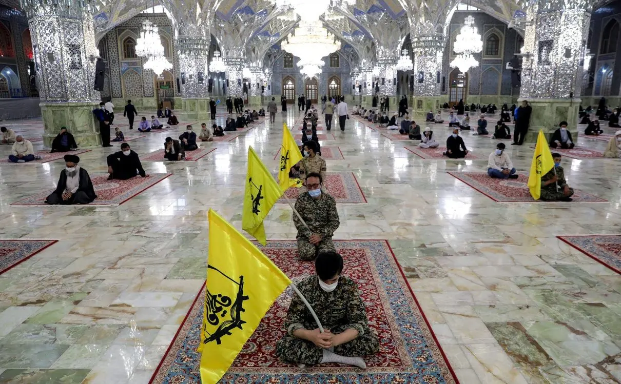 (تصاویر) تشییع پیکر شهید نسیم افغانی در حرم رضوی