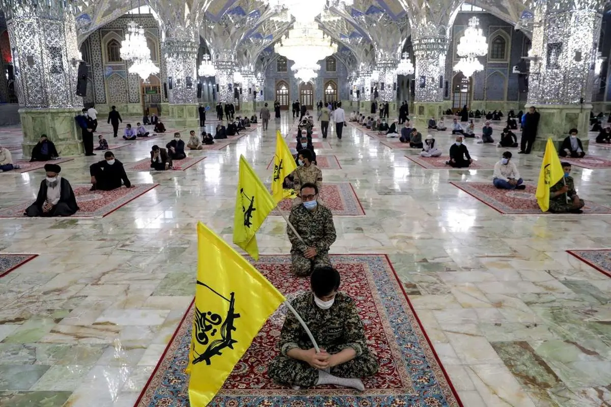 (تصاویر) تشییع پیکر شهید نسیم افغانی در حرم رضوی