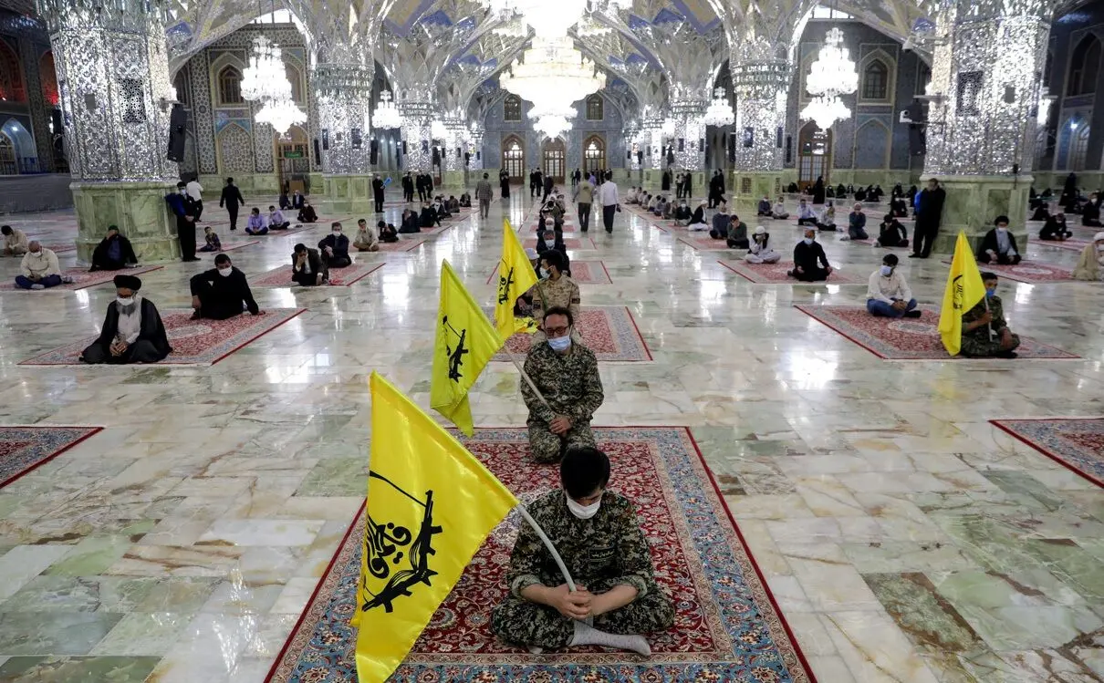 (تصاویر) تشییع پیکر شهید نسیم افغانی در حرم رضوی