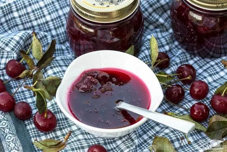 طرز تهیه مربای آلبالو خانگی؛ خوشرنگ و ماندگار+ نکات کلیدی و ترفندها