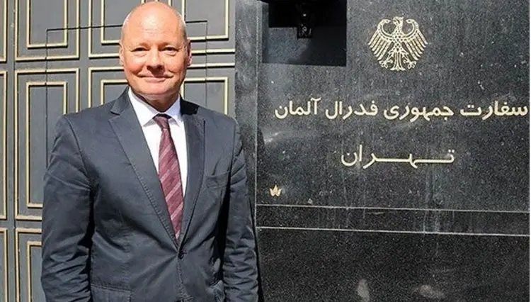 سفیر آلمان سوار بر نیسان آبی از پایان ماموریتش خبر داد!