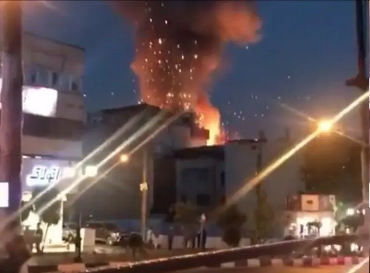 (فیلم و عکس) آتش سوزی گسترده در کلینیک درمانی "سینا اطهر" در خیابان شریعتی تهران