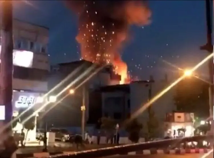(فیلم و عکس) آتش سوزی گسترده در کلینیک درمانی "سینا اطهر" در خیابان شریعتی تهران