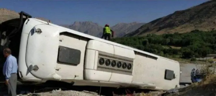(عکس) مرگ تلخ پدر و مادر و ۲ فرزند در تصادف؛ سمند لِه شد!