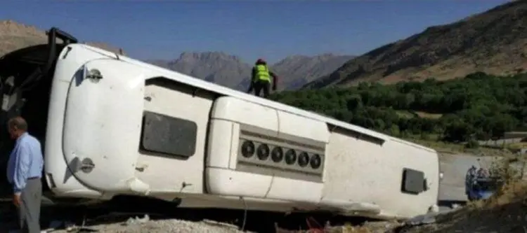 (عکس) مرگ تلخ پدر و مادر و ۲ فرزند در تصادف؛ سمند لِه شد!