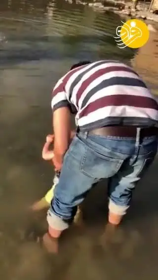 (ویدئو) لحظه حمله هوایی ترکیه به روستای کردنشین هنگام آب‌تنی یک خانواده