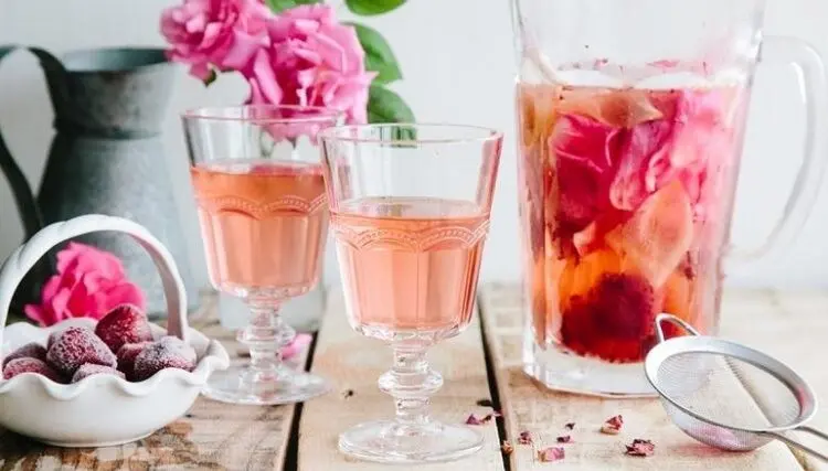 طرز تهیه شربت گل محمدی؛ خوش عطر و دلچسب