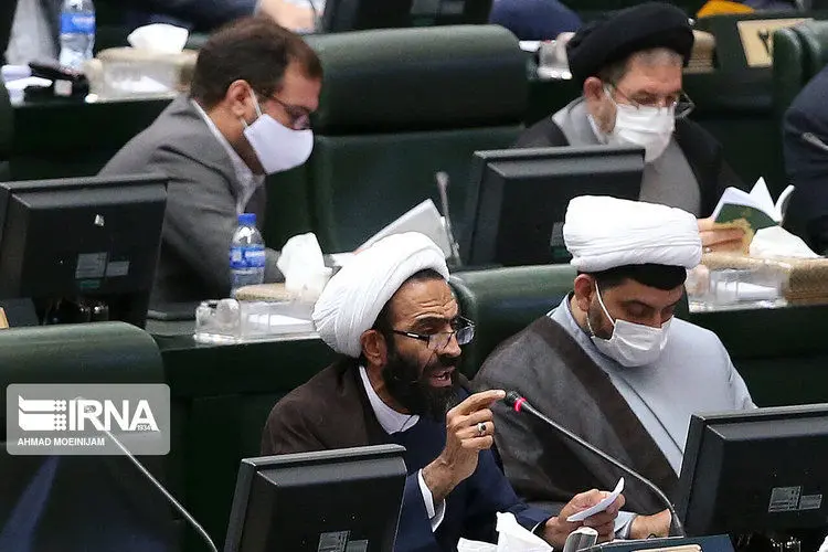 نماینده خمینی‌شهر: استیضاح روحانی را کلید بزنید!