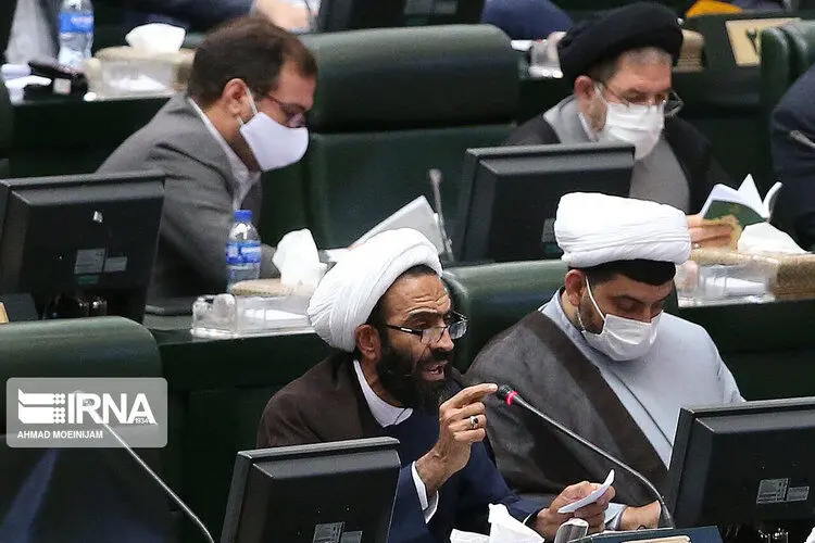 نماینده خمینی‌شهر: استیضاح روحانی را کلید بزنید!