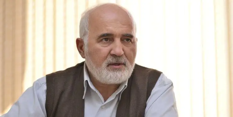 احمد توکلی: با استیضاح روحانی موافقم