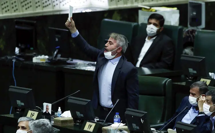 مجلس انقلابی با حقوق و ودیعۀ مسکن غیرانقلابی!
