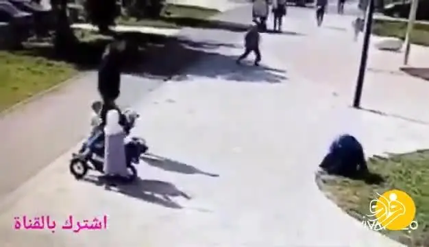 (ویدئو) لگد زدن مرد روس به زن مسلمان