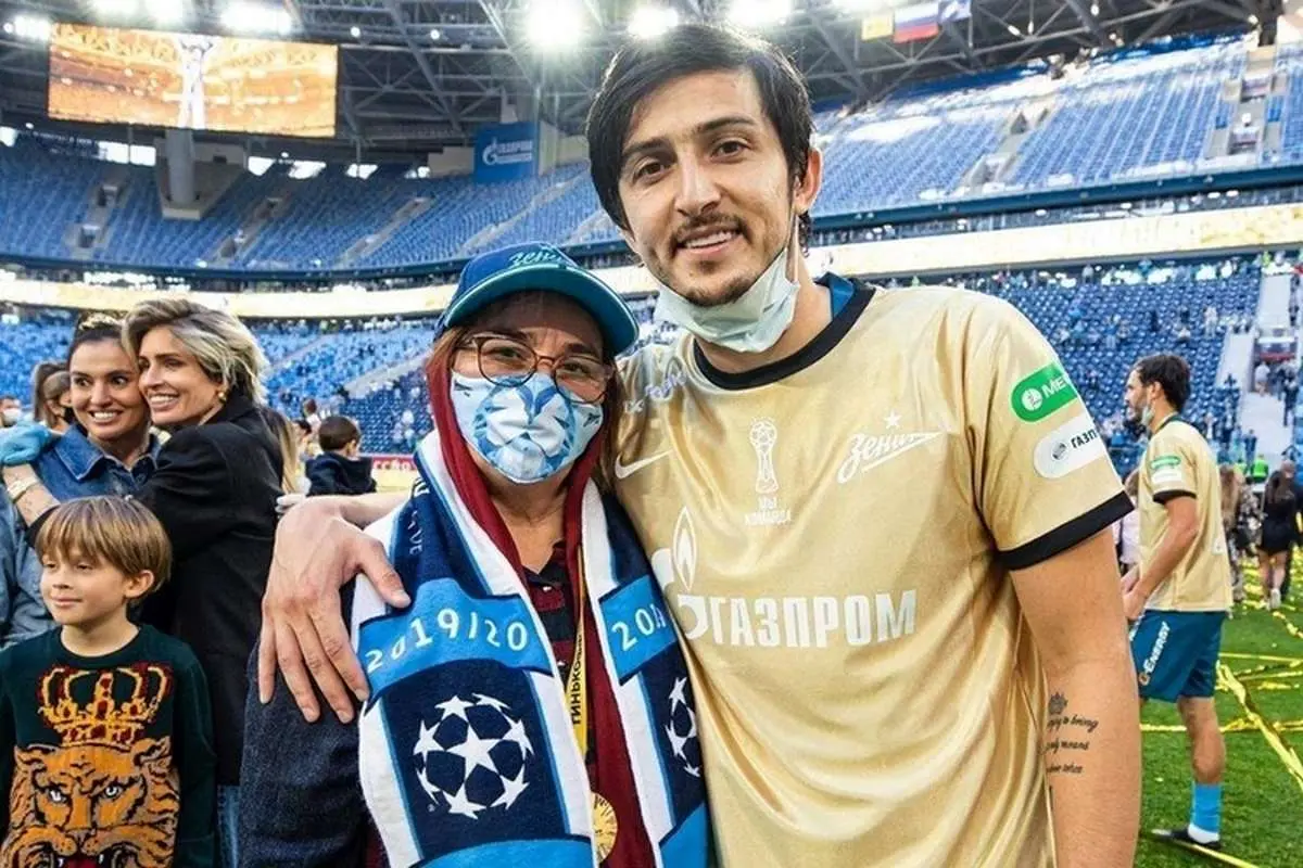 (عکس) سردار و مادرش در جشن قهرمانی
