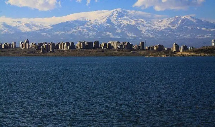 خودکشی دو دخترِ عاشق در دریاچه شورابیل!