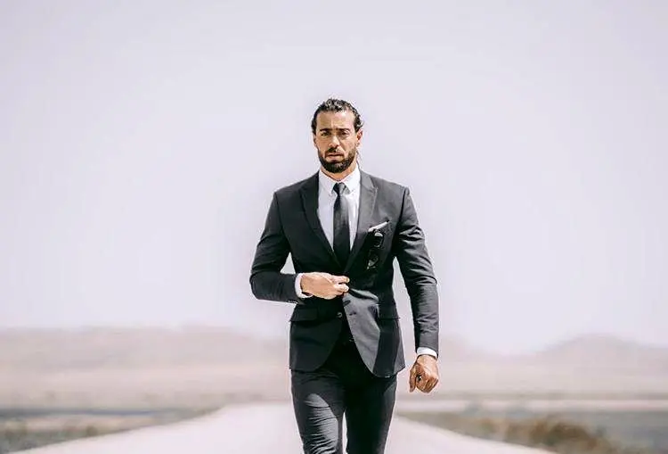 (عکس) فوتبالیست معروف در مسیر مدل شدن
