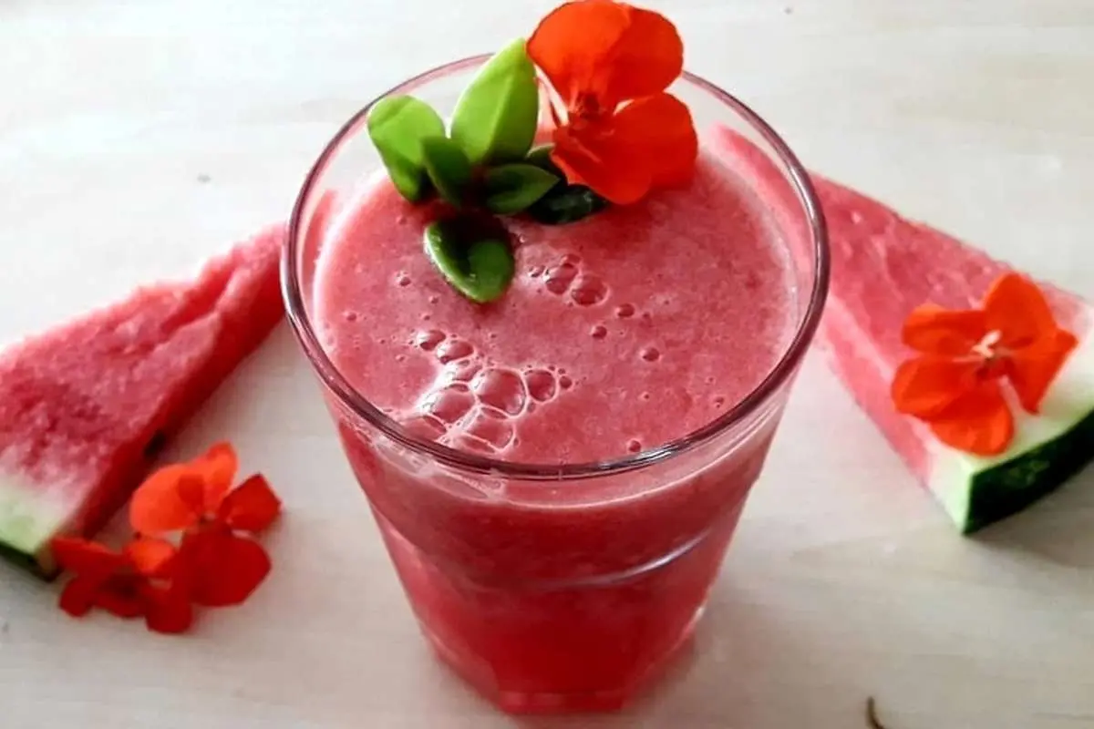 طرز تهیه اسموتی هندوانه؛ خنک و خوشمزه