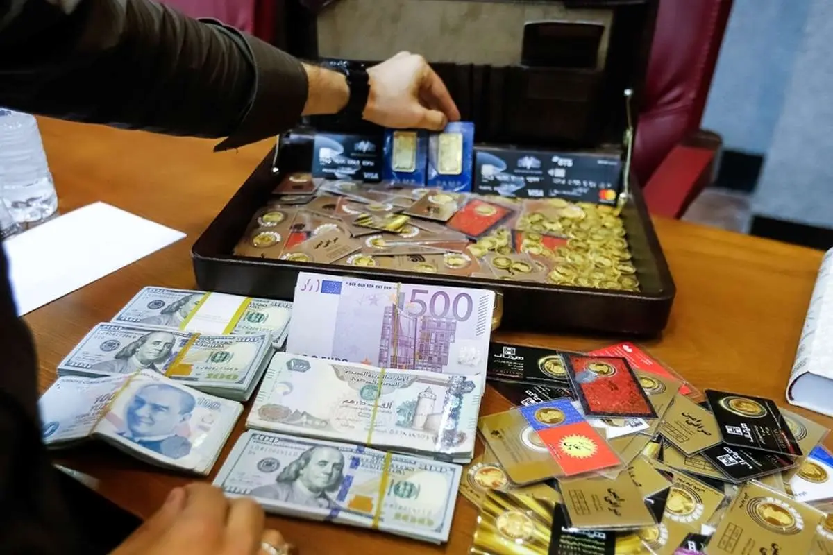 (تصاویر) "کیف طلا" در دادگاه مدیران سابق بانک مرکزی