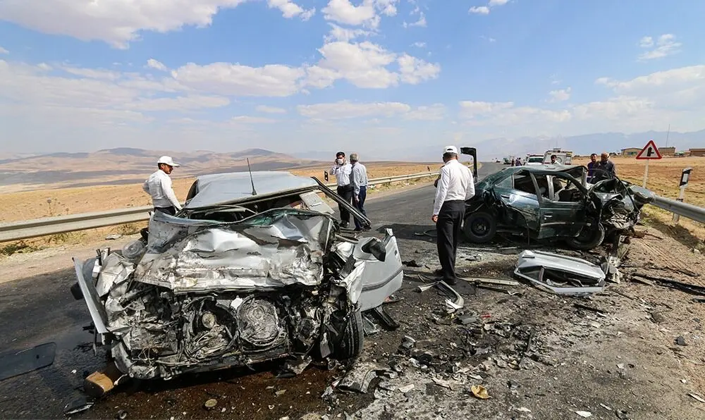 (تصاویر) تصادف شدید دو خودرو در محور سمیرم به یاسوج