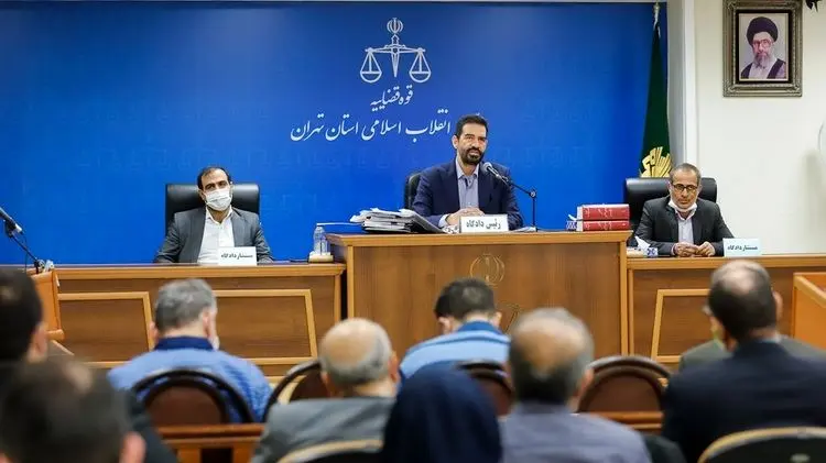 پرداخت حقوقی بیشتر از حقوق صدراعظم آلمان به برخی از مدیران