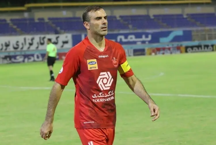 کاپیتان پرسپولیس: رسماً از هواداران‌مان عذرخواهی کنید